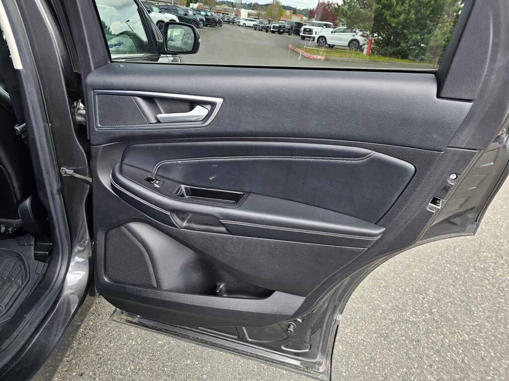 Used 2017 Ford Edge Titanium w/ Technology Package image 14