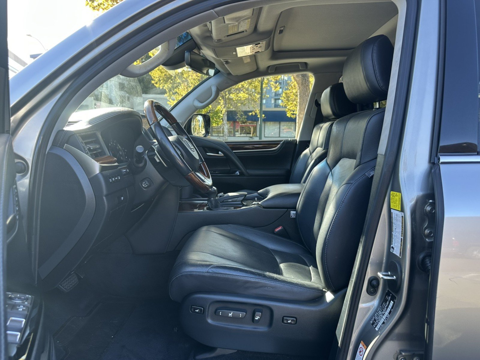 Used 2017 Lexus LX 570 4WD image 18