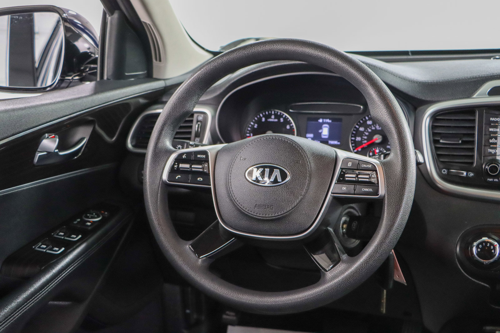 Used 2020 Kia Sorento LX FWD image 12