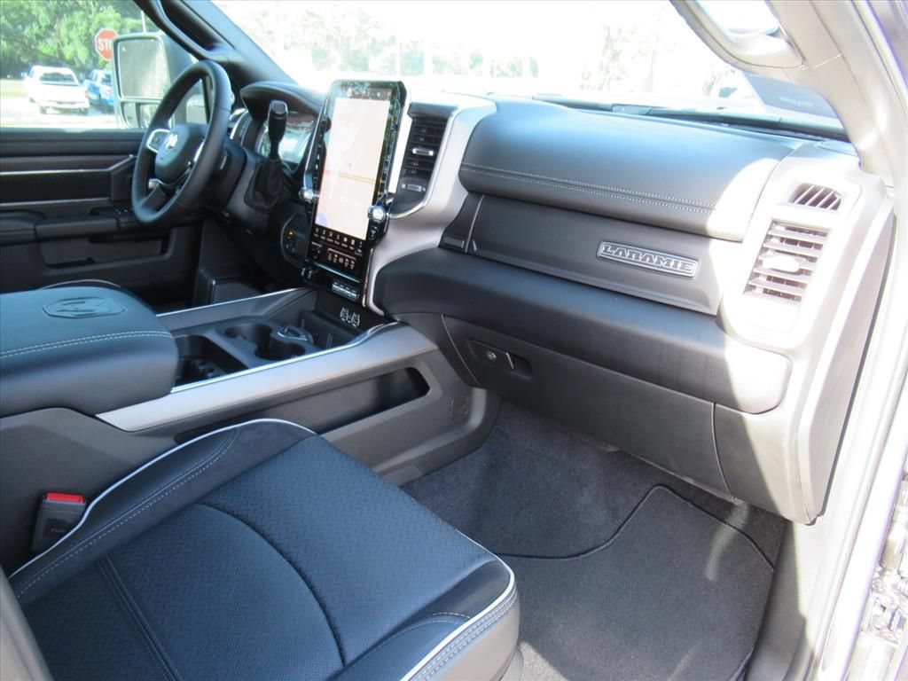 New 2026 RAM 2500 Laramie AWD/4WD image 12