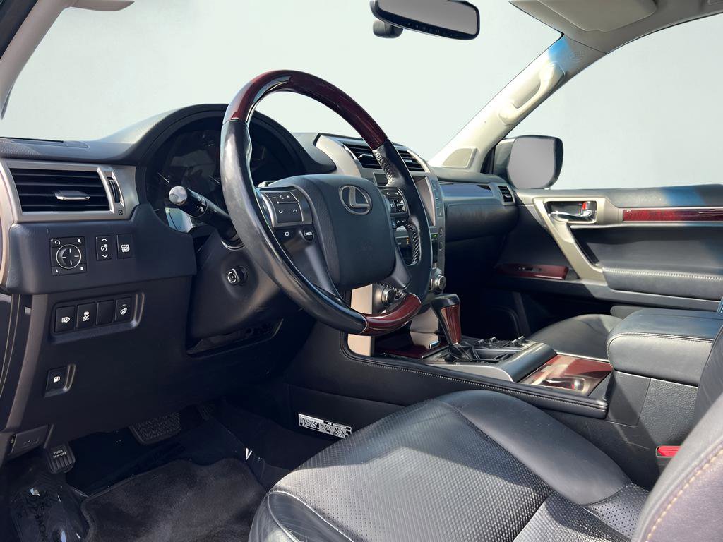 Used 2017 Lexus GX 460 Luxury image 2