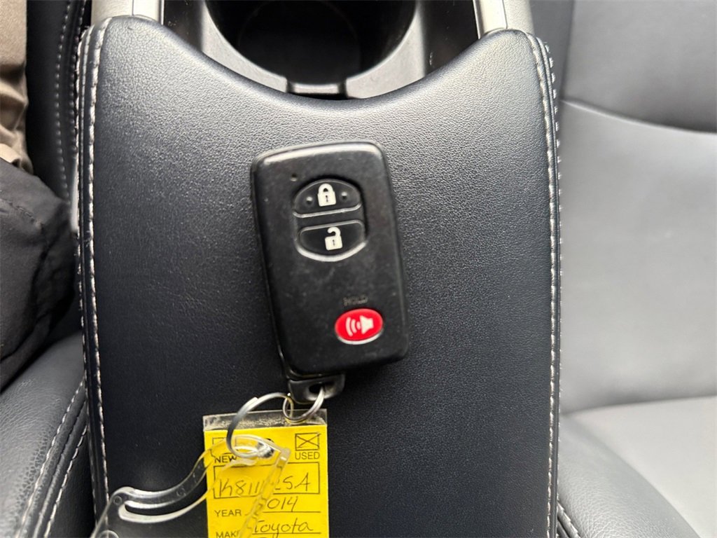 Used 2014 Toyota Prius Four image 32
