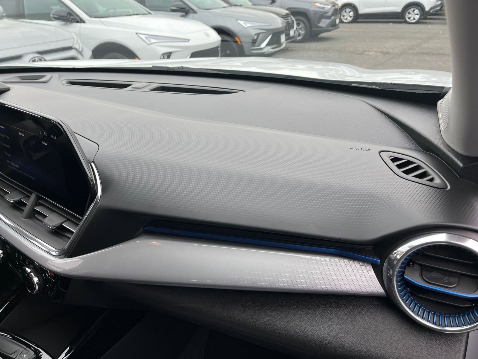 Used 2025 Chevrolet Trax LT image 35