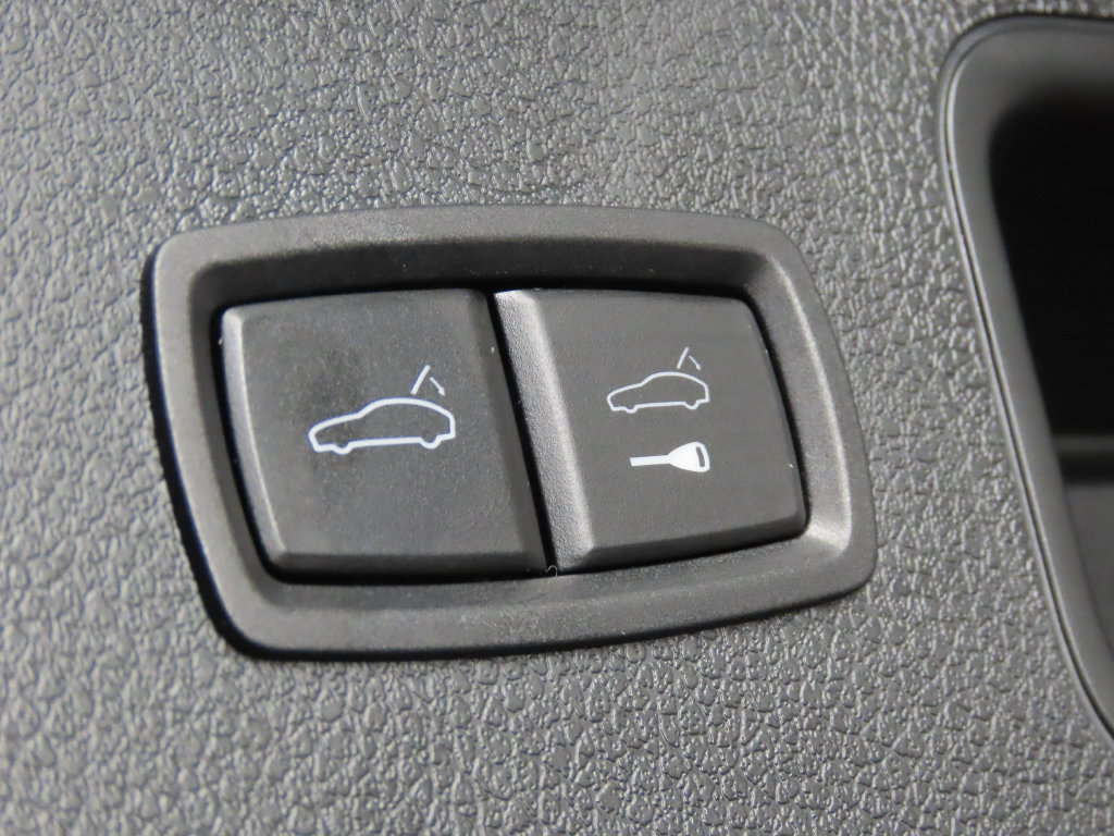 Certified 2023 Porsche Macan S AWD/4WD image 47