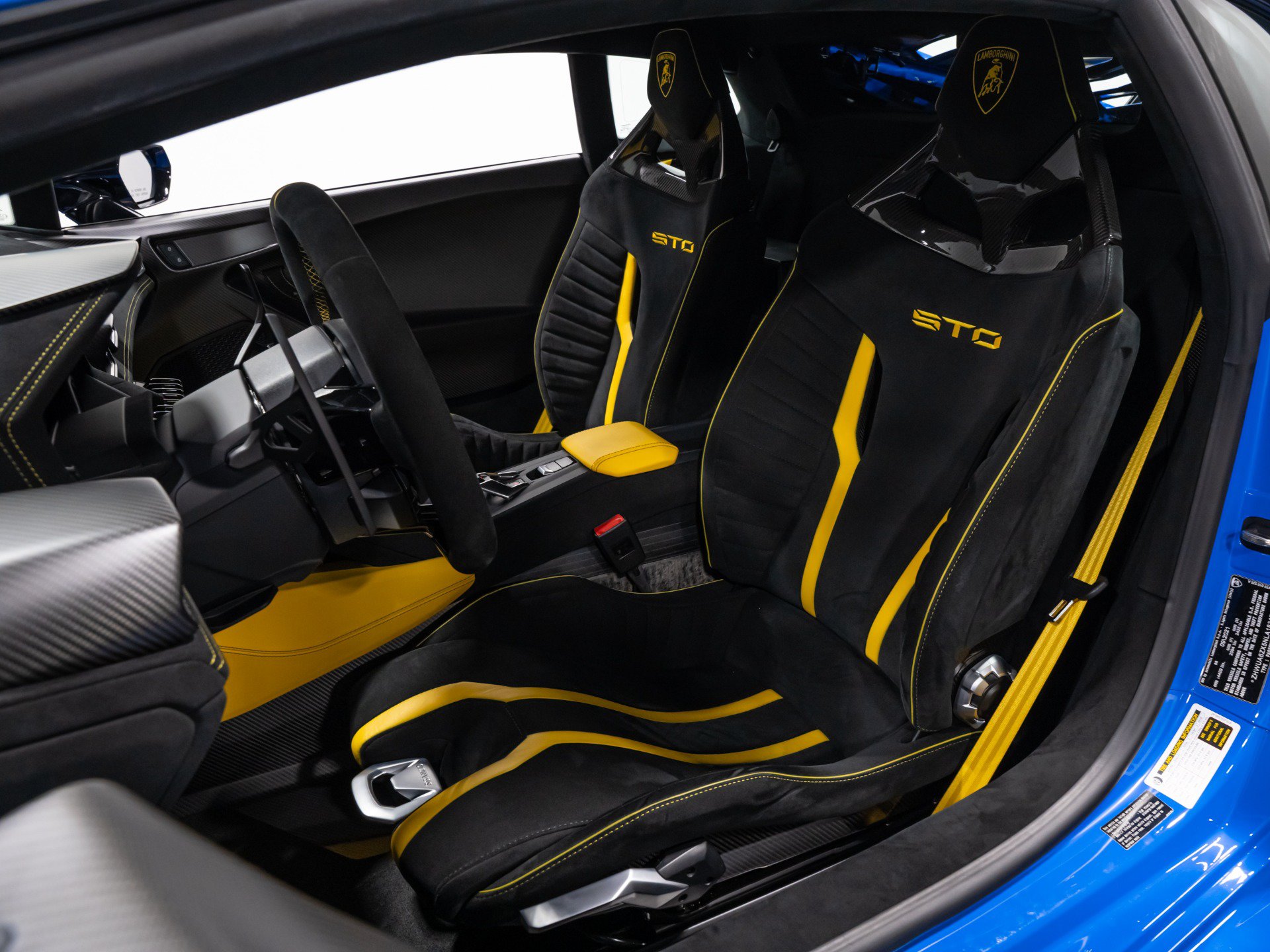Used 2022 Lamborghini Huracan STO RWD image 37