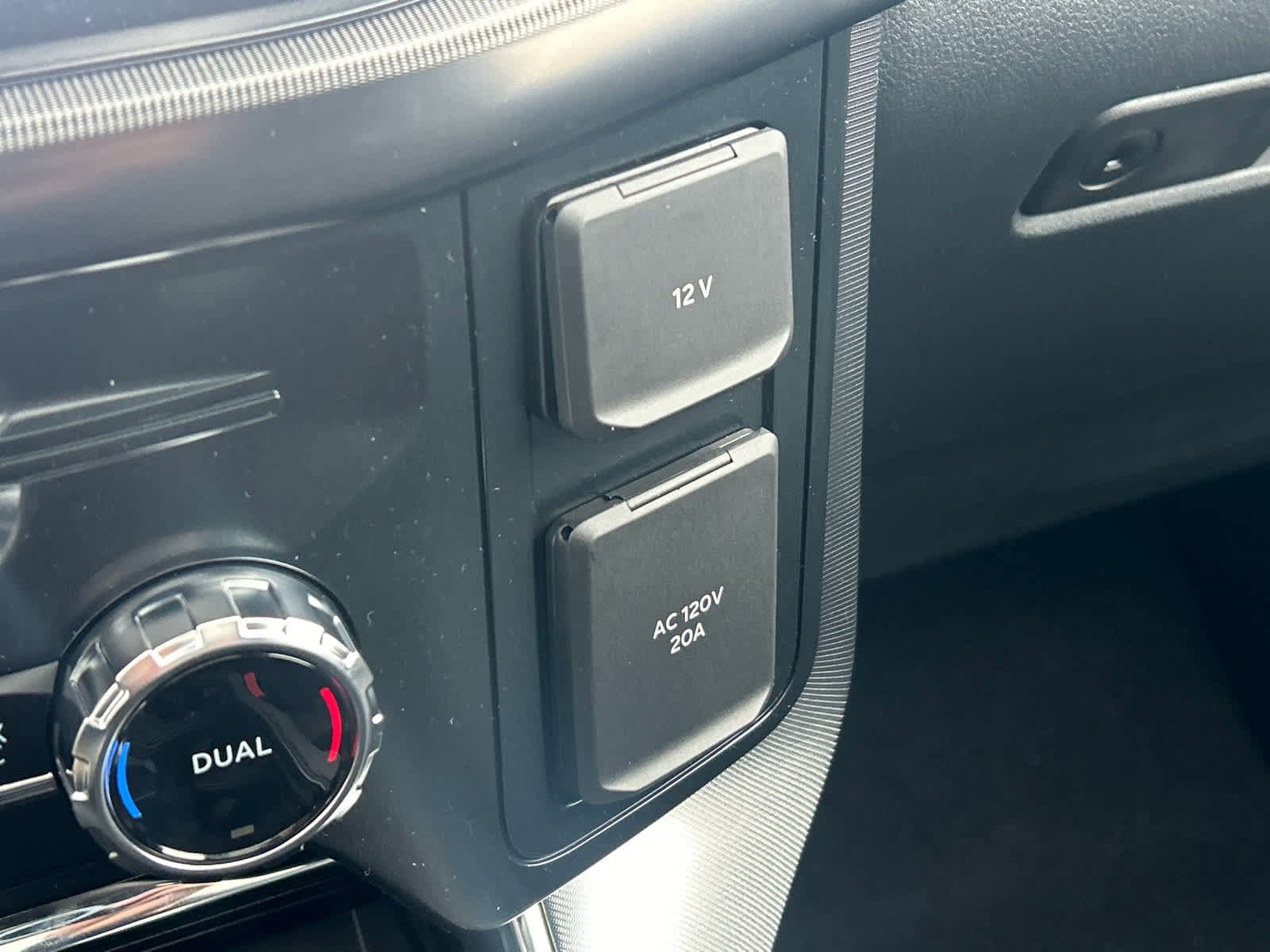 New 2025 Ford F150 Platinum w/ Equipment Group 702A High image 84