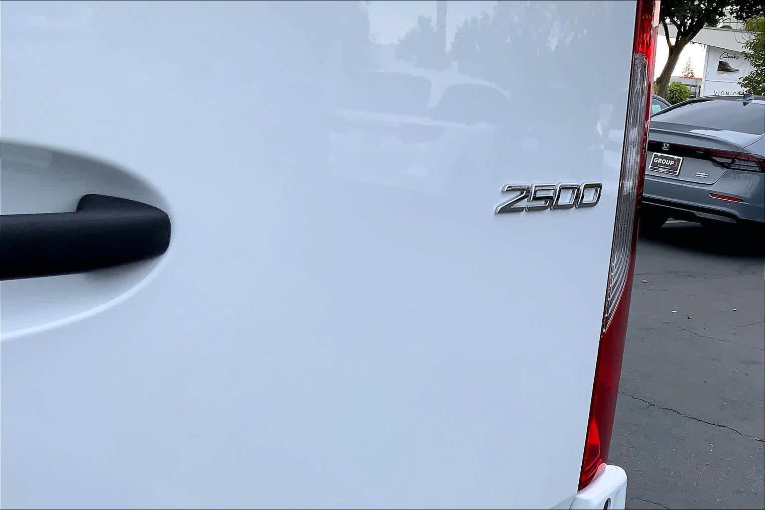 Used 2025 Mercedes-Benz Sprinter 2500 image 9