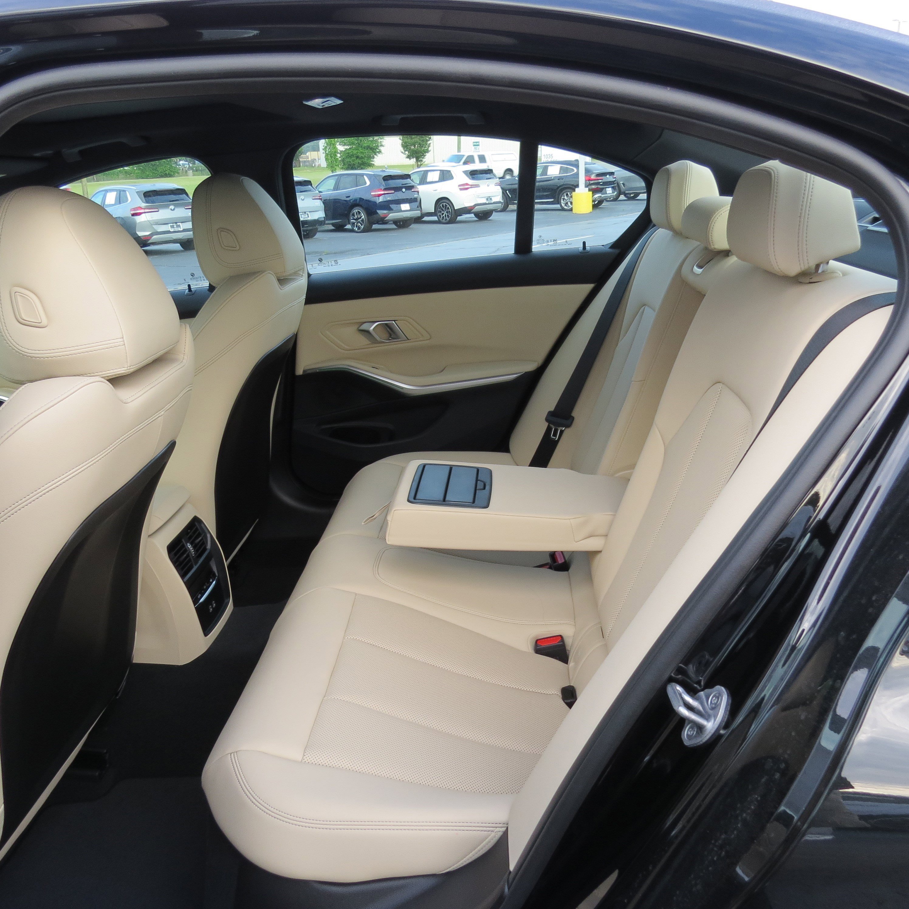 New 2025 BMW 330i Sedan w/ Convenience Package image 10