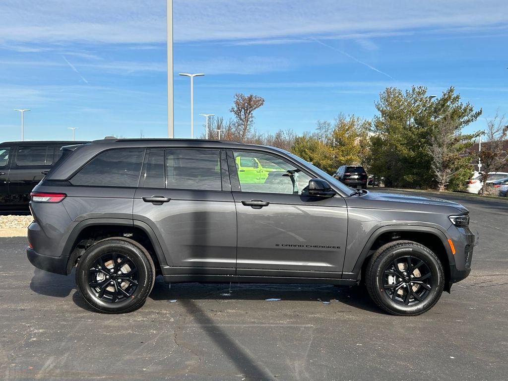 New 2025 Jeep Grand Cherokee Altitude AWD/4WD image 7