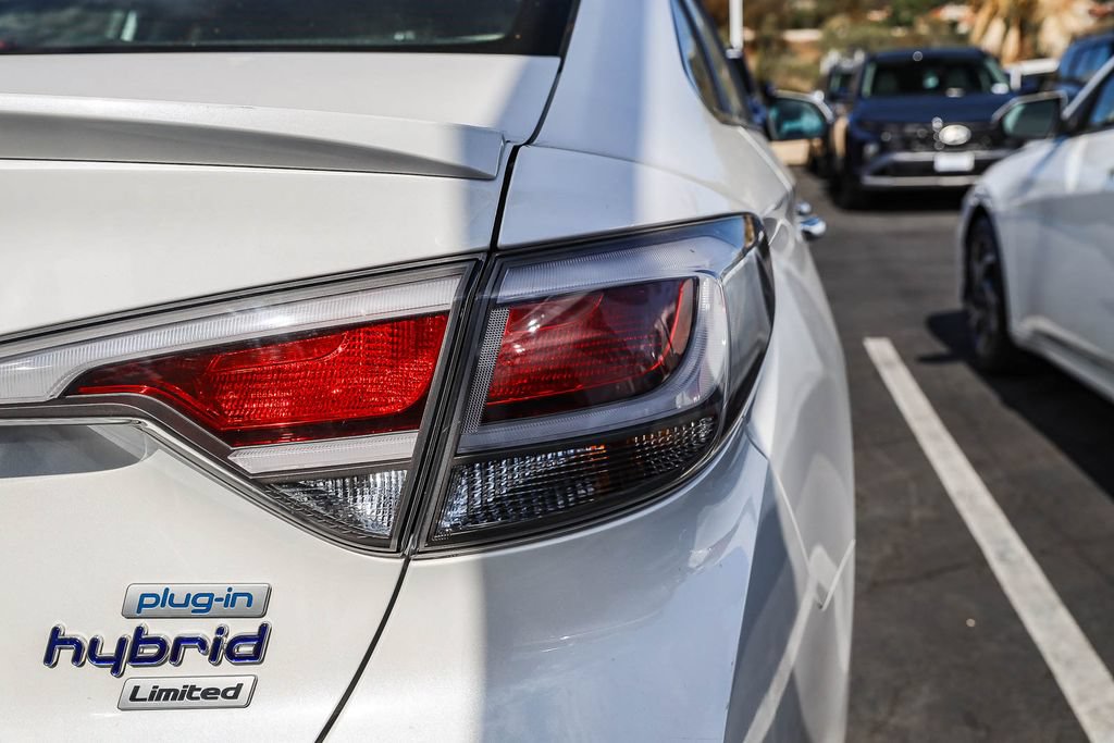 Used 2017 Hyundai Sonata Limited FWD image 8