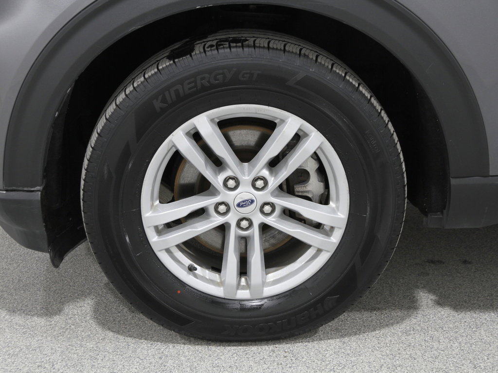 Certified 2022 Ford Explorer XLT w/ Equipment Group 202A image 24