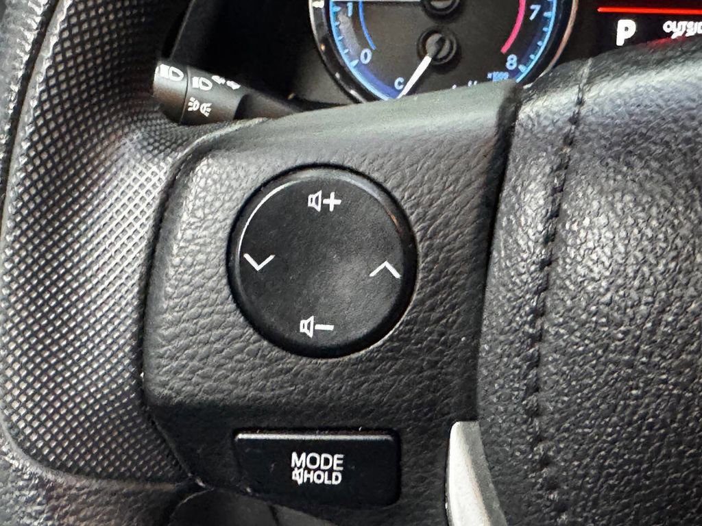 Used 2017 Toyota Corolla L FWD image 30