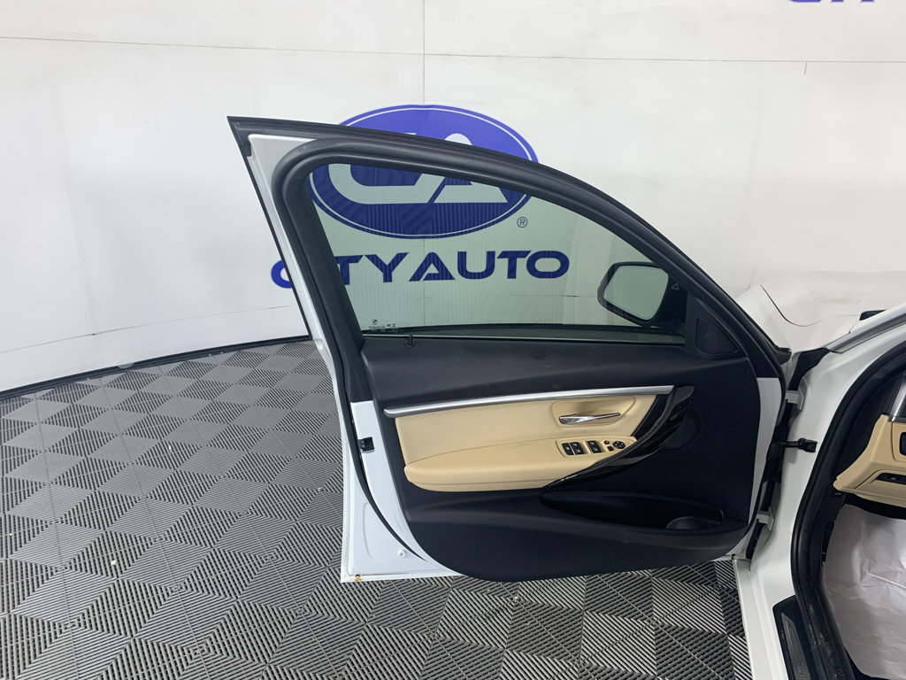 Used 2018 BMW 330i Sedan RWD image 13
