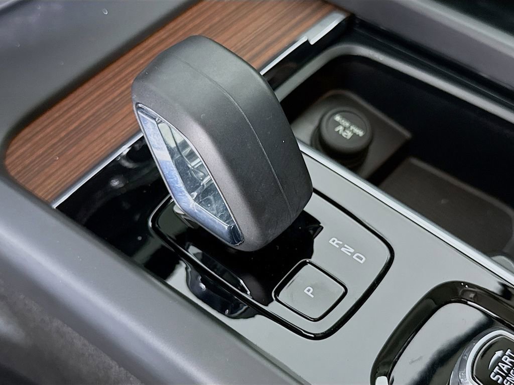 Certified 2023 Volvo XC60 B5 Plus w/ Protection Package Premier image 17