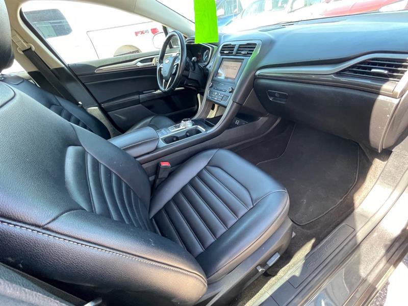 Used 2019 Ford Fusion SEL image 25