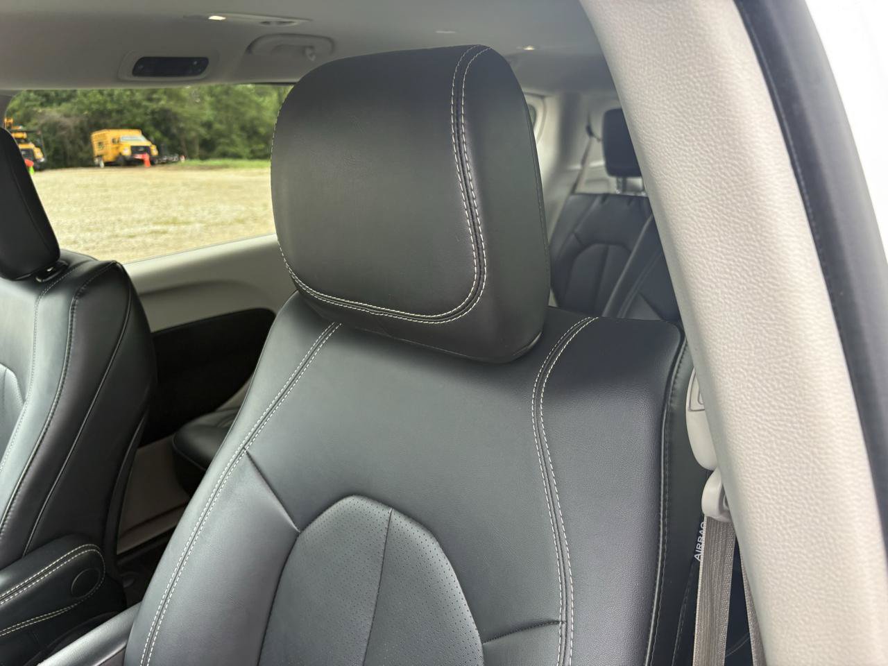 Used 2024 Chrysler Pacifica Limited FWD image 18