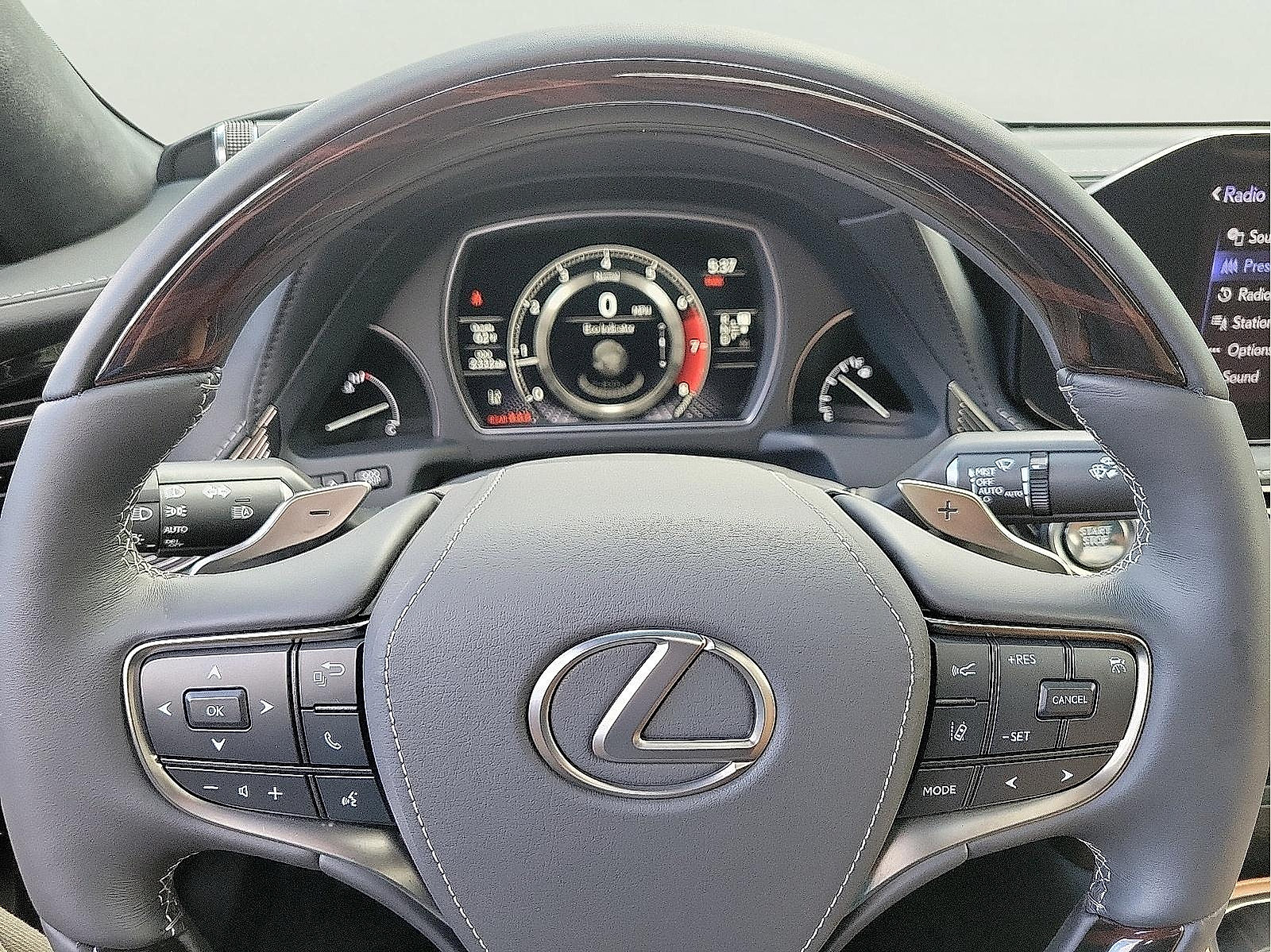 Used 2022 Lexus LS 500 AWD w/ Luxury Package image 17