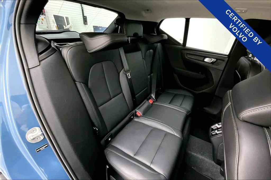 Used 2025 Volvo XC40 B5 Plus image 36