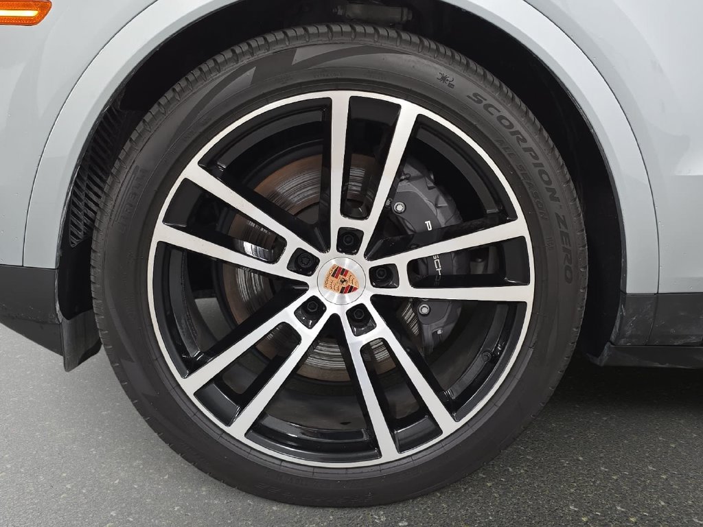 Certified 2026 Porsche Cayenne AWD/4WD image 28