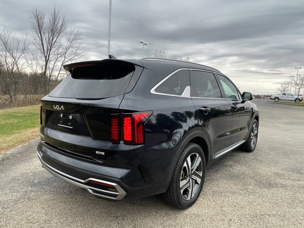 Certified 2023 Kia Sorento EX image 3