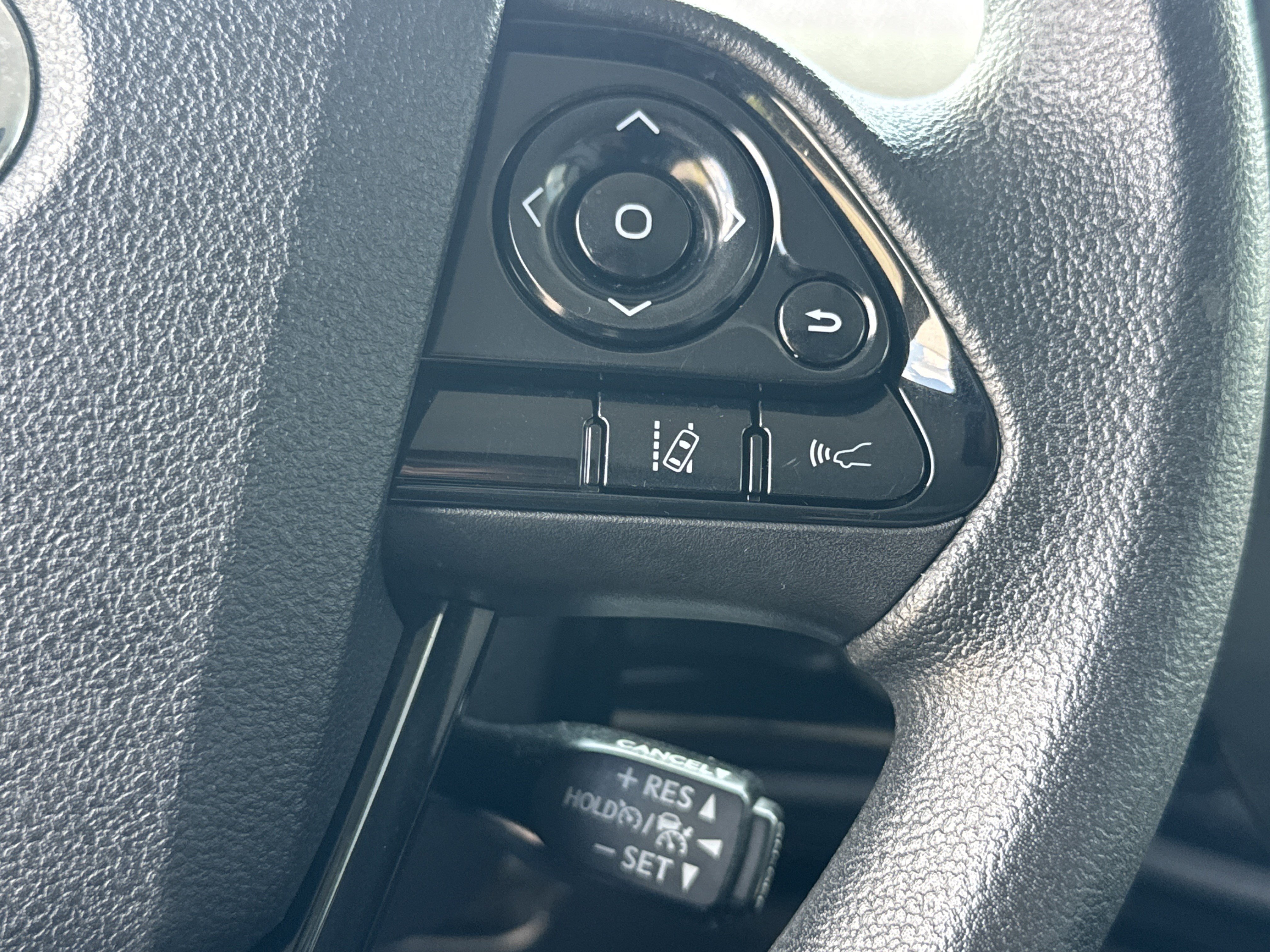 Used 2022 Toyota Prius LE FWD image 16