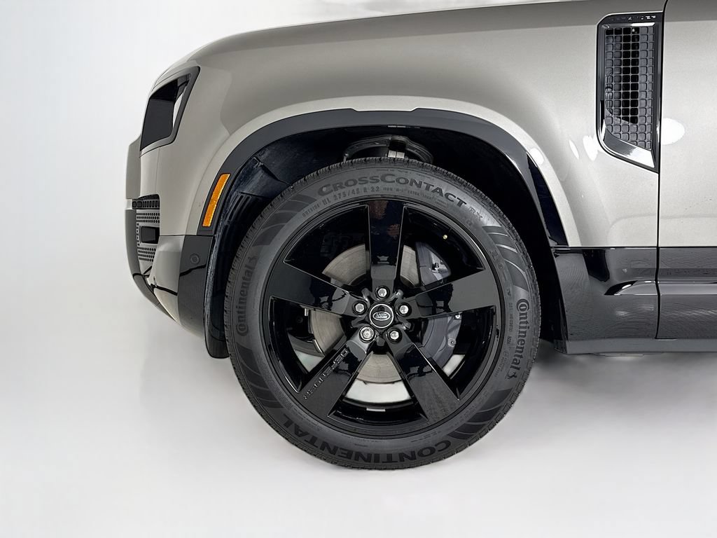 Used 2025 Land Rover Defender 110 X-Dynamic SE AWD/4WD image 27