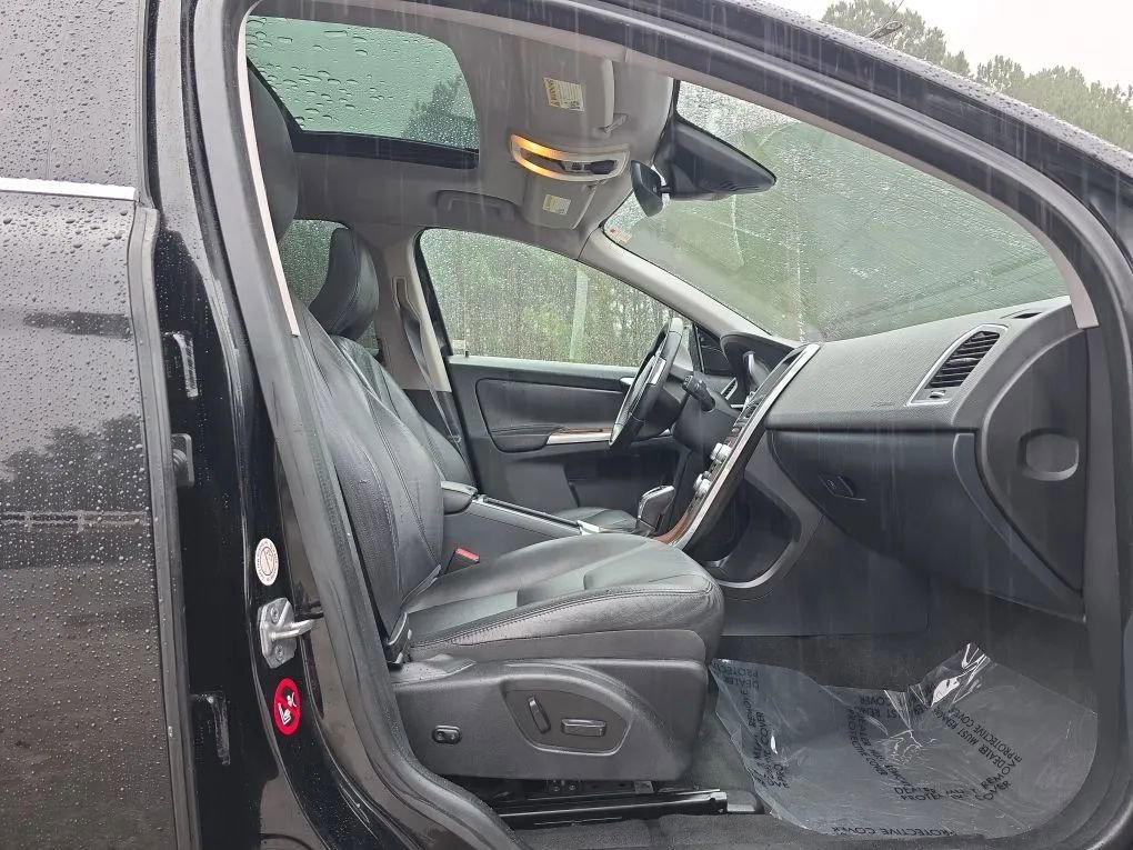 Used 2017 Volvo XC60 T5 Inscription image 40