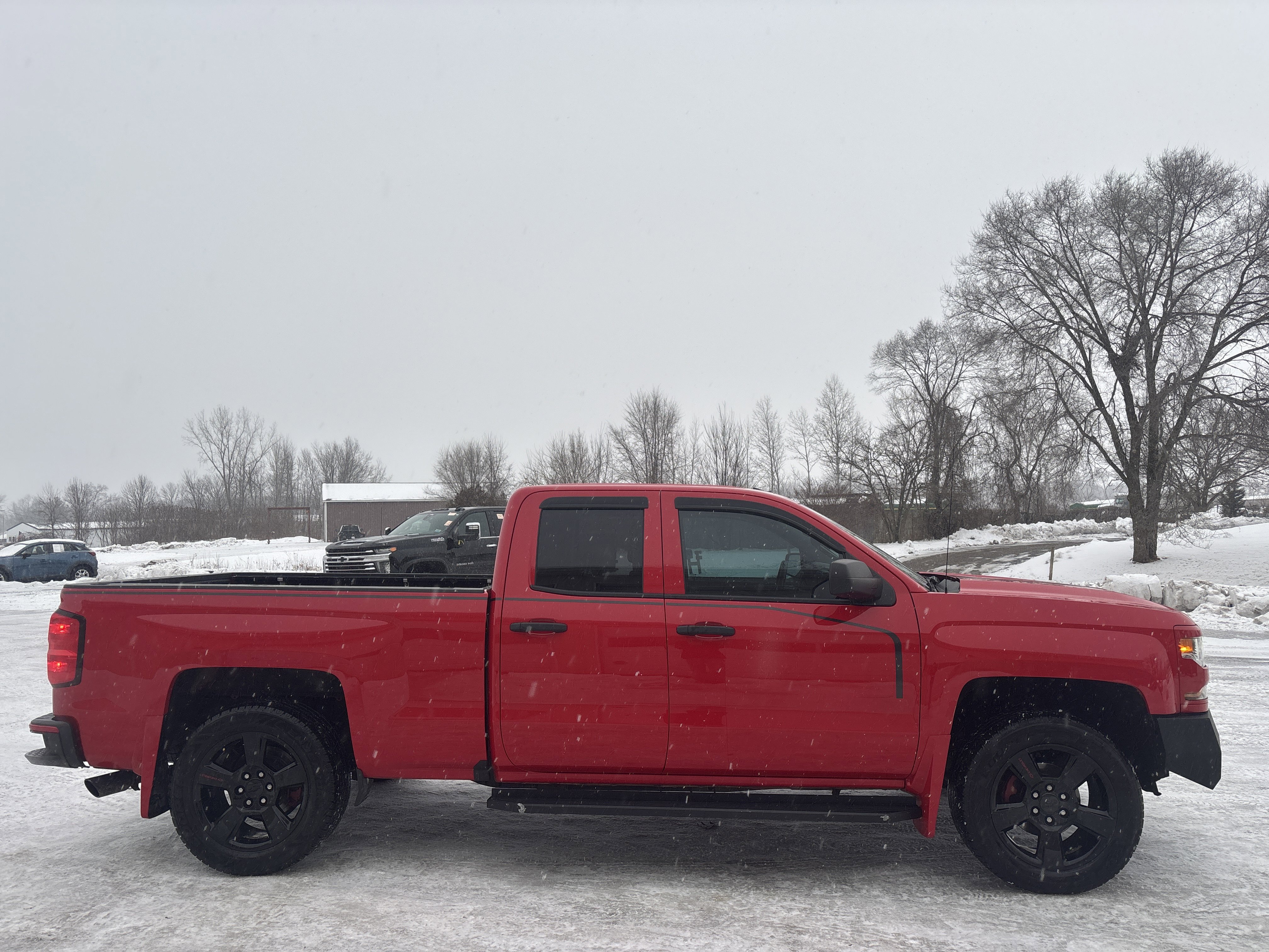 Used 2018 Chevrolet Silverado 1500 Custom image 2