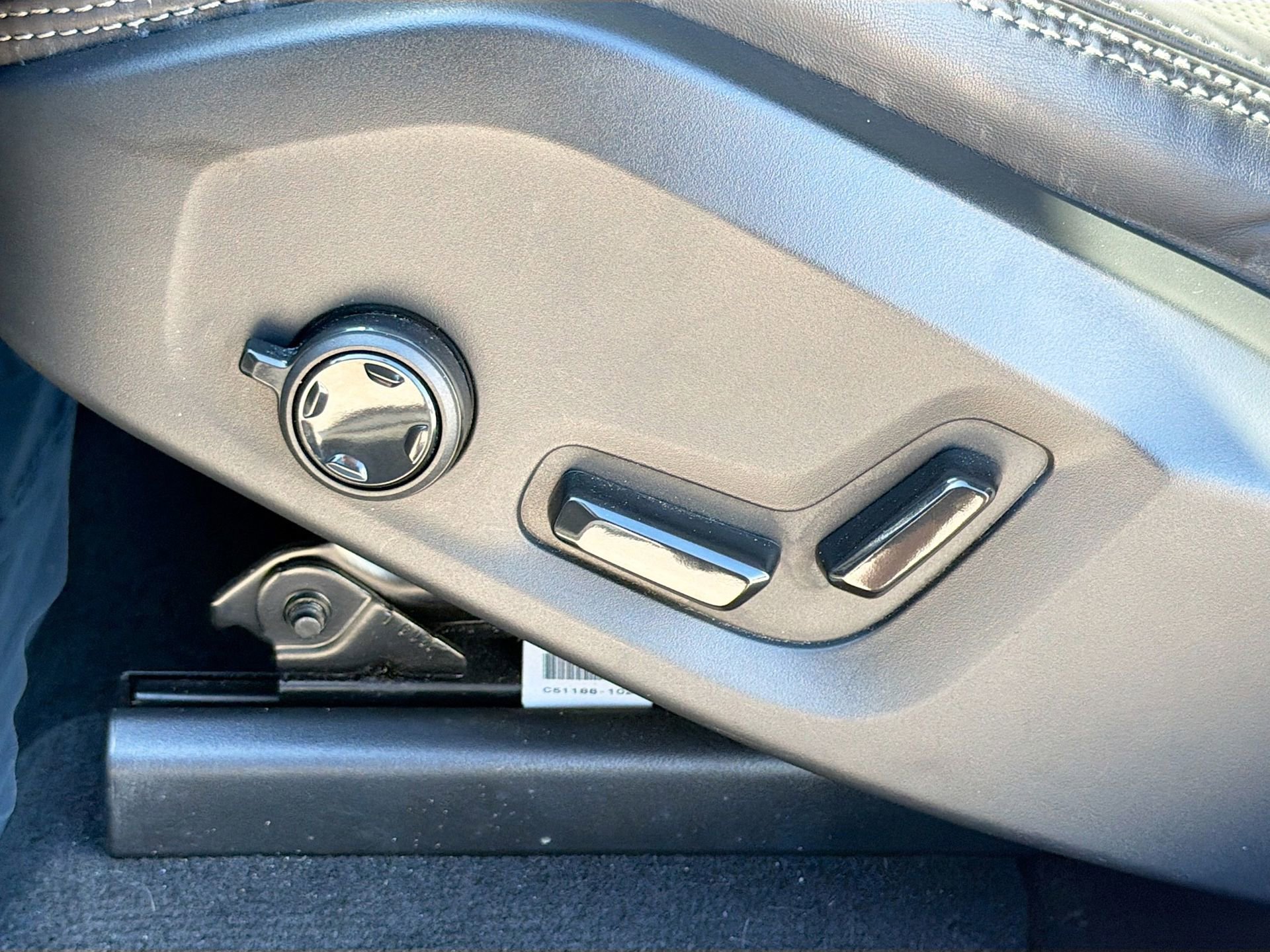 Used 2023 Volvo XC60 B5 Ultimate w/ Climate Package image 26