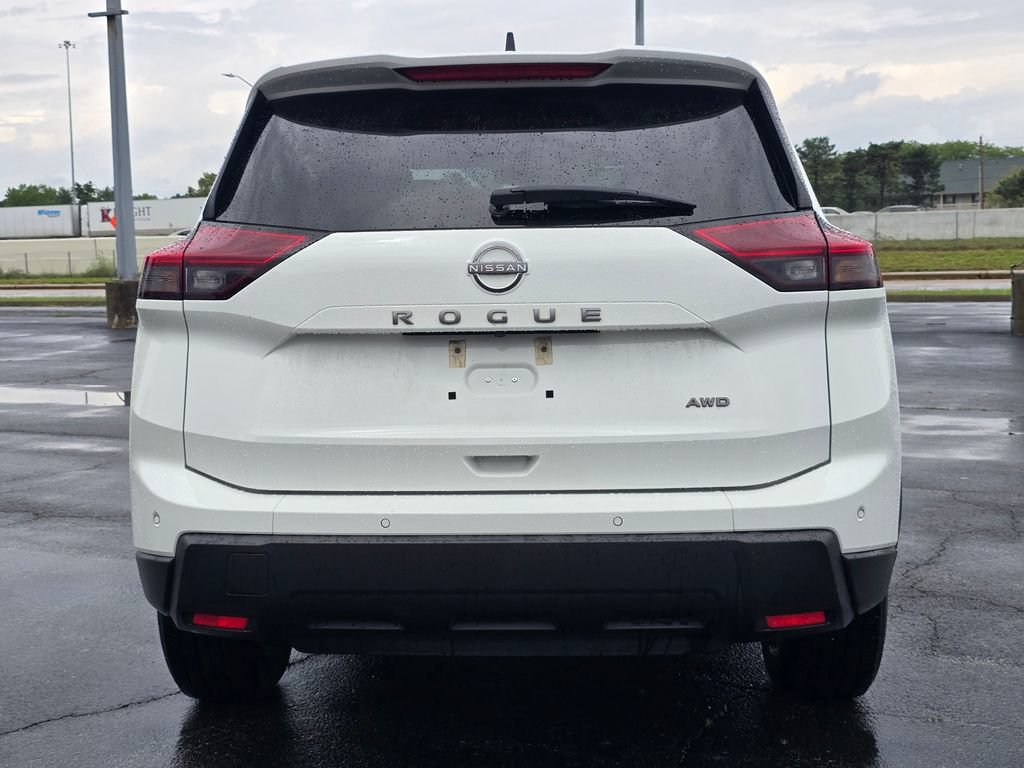 Used 2024 Nissan Rogue S AWD/4WD image 13