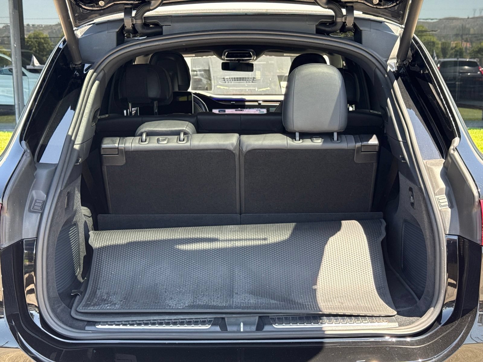 Used 2023 Mercedes-Benz EQS 580 4MATIC SUV w/ Pinnacle Trim Package image 16