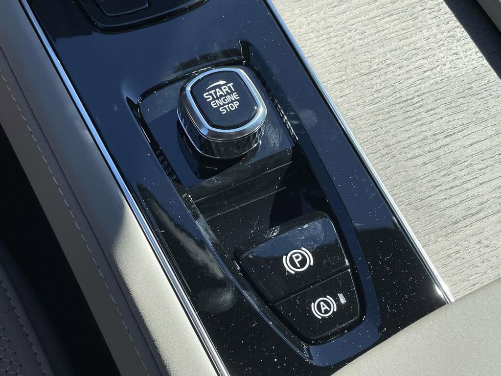 New 2026 Volvo XC90 B6 Core image 22