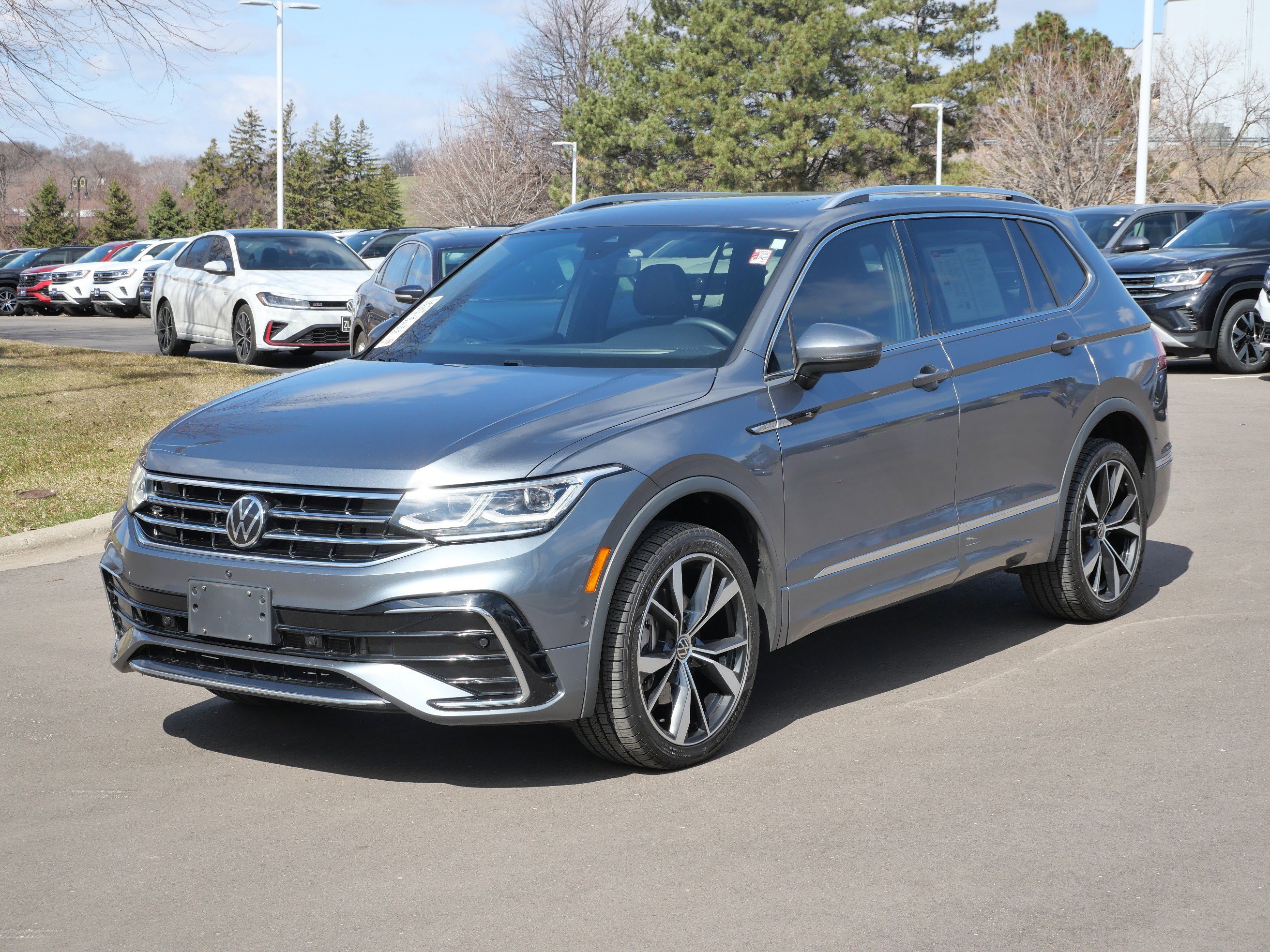 Used 2022 Volkswagen Tiguan SEL R-Line image 3