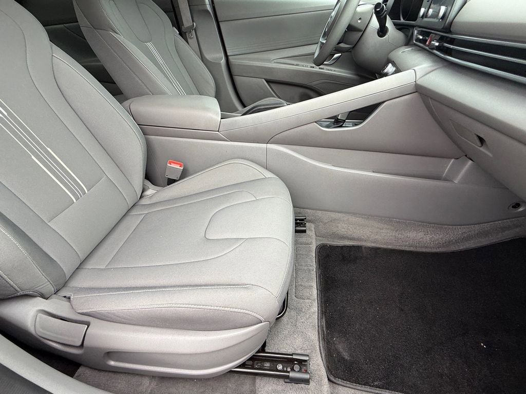 Used 2023 Hyundai Elantra SEL FWD image 10