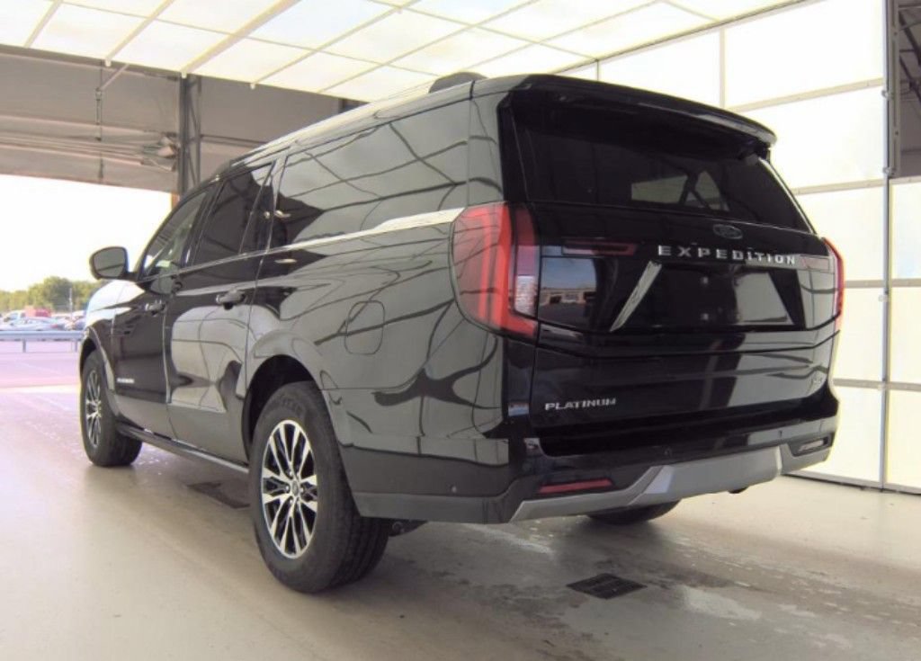 Used 2025 Ford Expedition Max Platinum AWD/4WD image 3