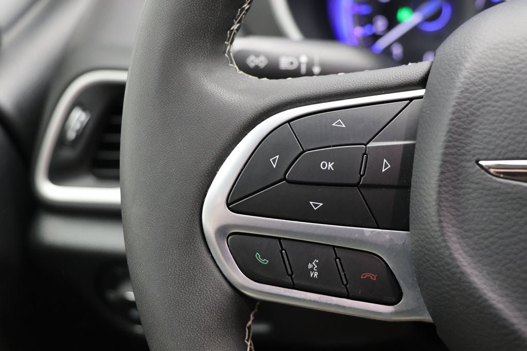 Used 2025 Chrysler Pacifica Select FWD image 18