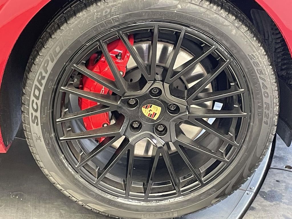 Certified 2023 Porsche Cayenne GTS AWD/4WD image 14