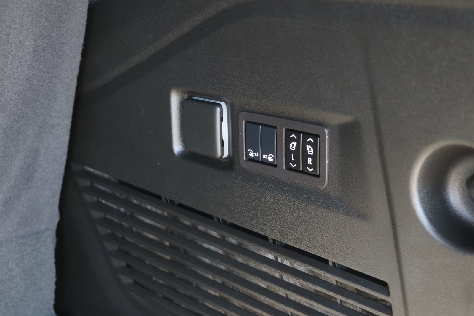 Used 2024 Chevrolet Tahoe RST w/ Luxury Package image 34