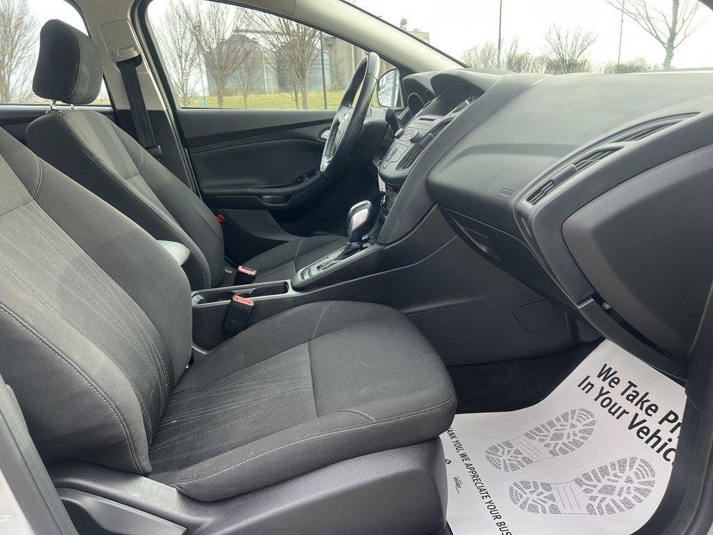 Used 2015 Ford Focus SE w/ SE Cold Weather Package FWD image 11