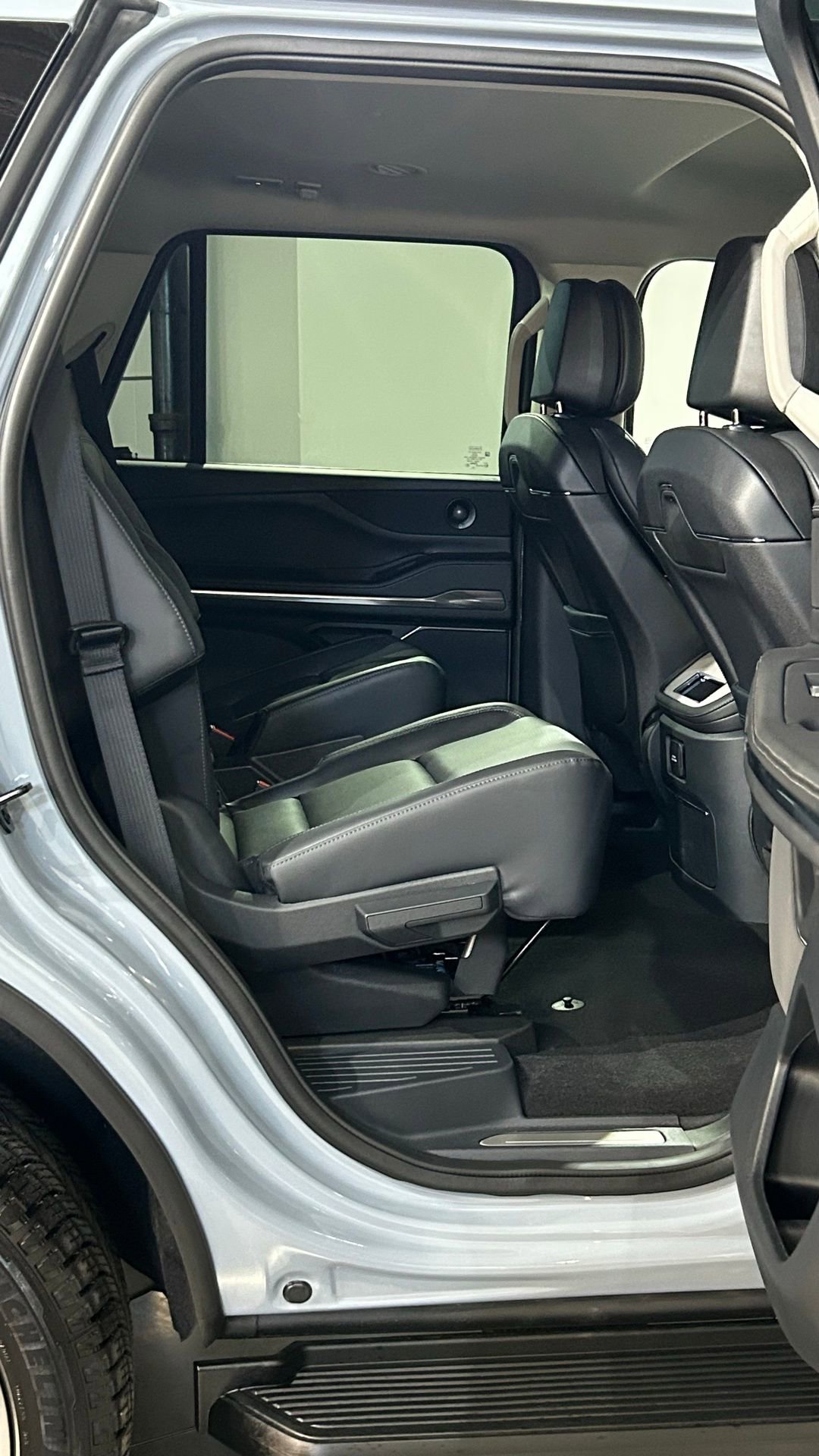 New 2026 Lincoln Navigator Premiere AWD/4WD image 70