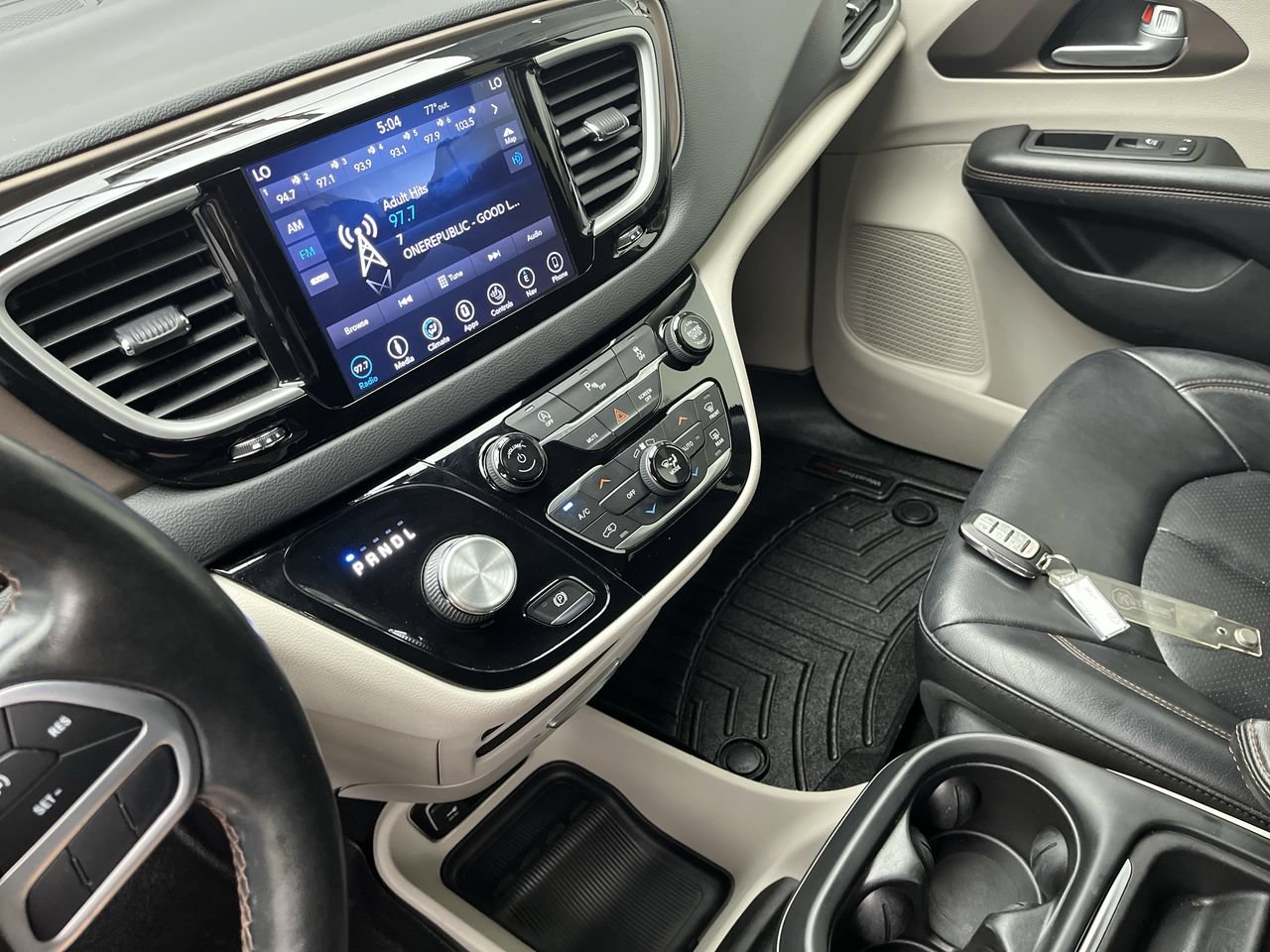 Used 2019 Chrysler Pacifica Touring-L FWD image 18