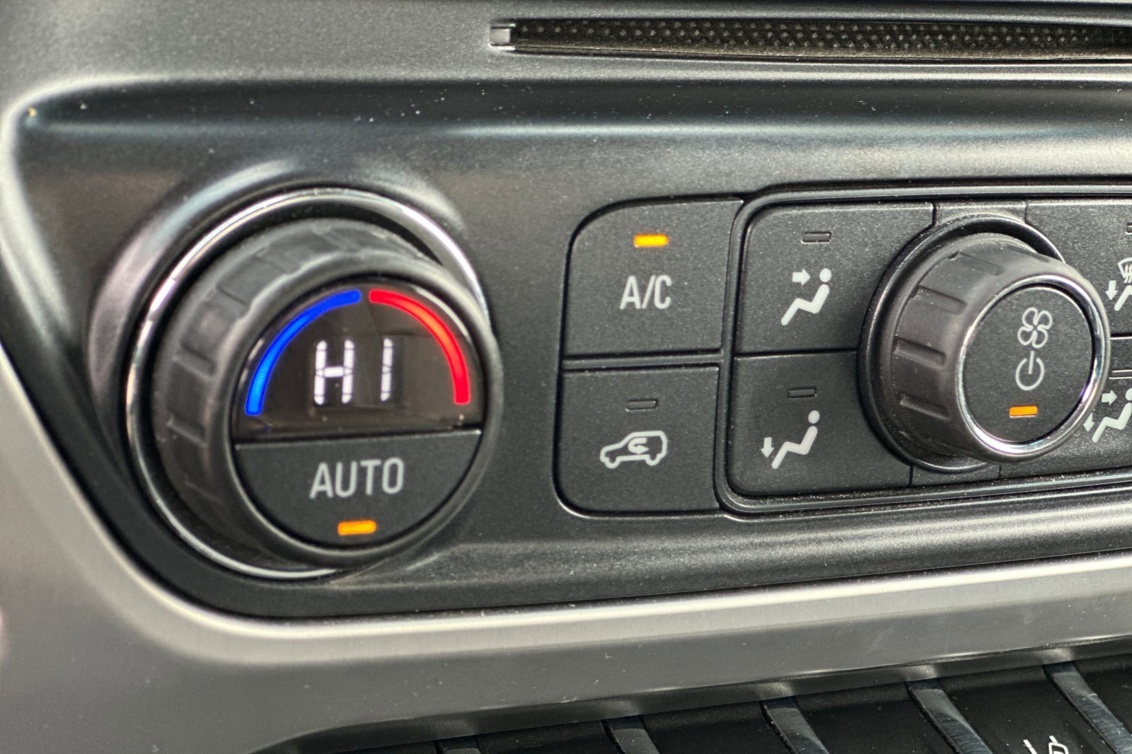 Used 2014 GMC Sierra 1500 SLT w/ SLT Crew Cab Value Package image 28