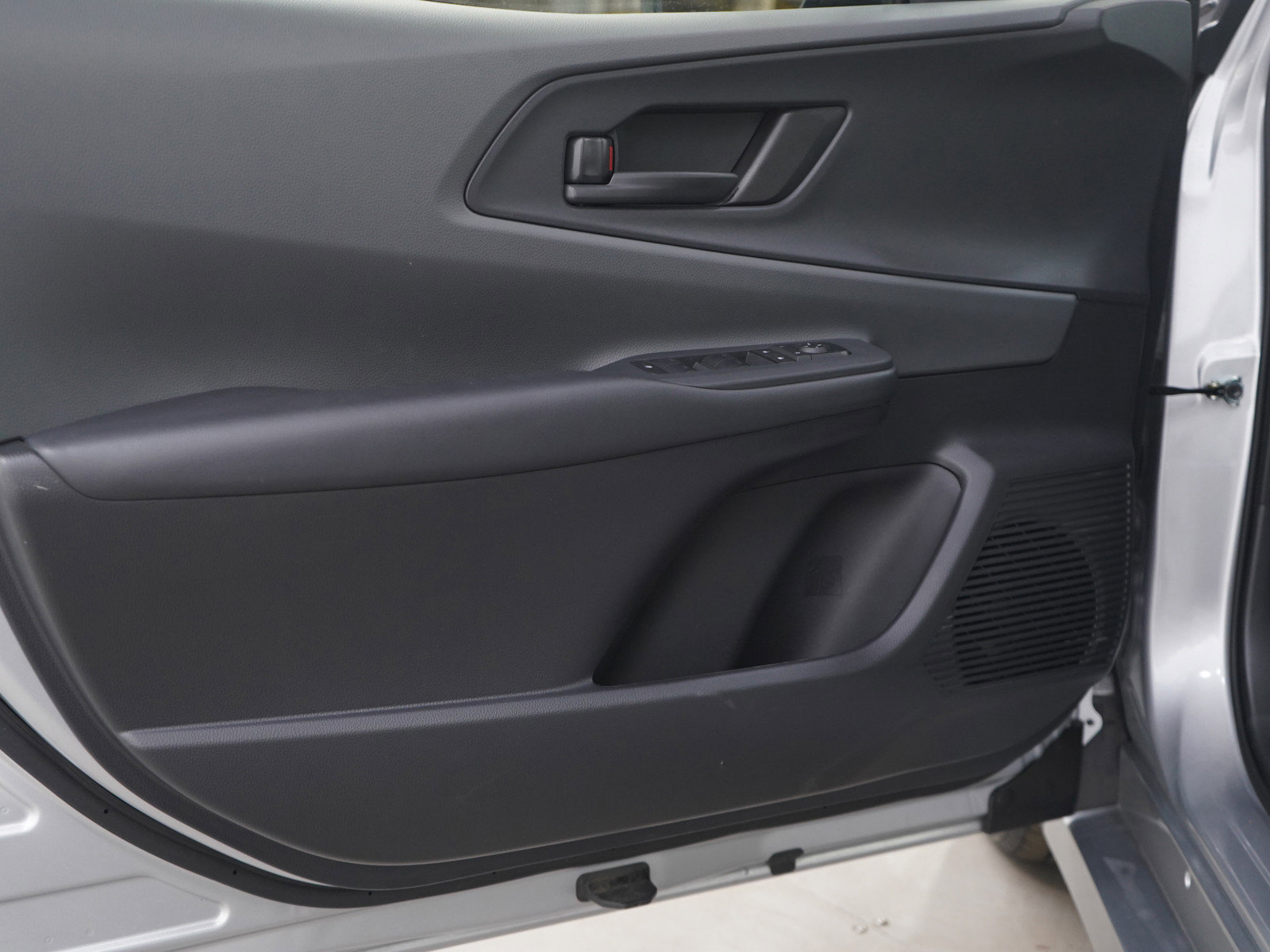 Used 2025 Toyota Prius LE image 18