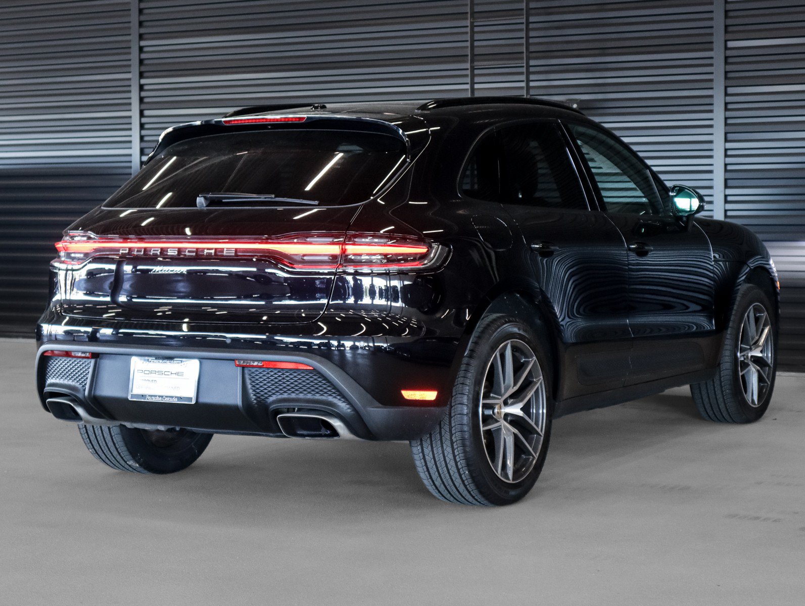Certified 2023 Porsche Macan AWD/4WD image 10