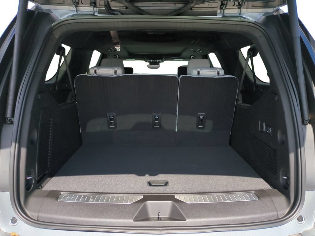 New 2026 Chevrolet Suburban Premier RWD image 12