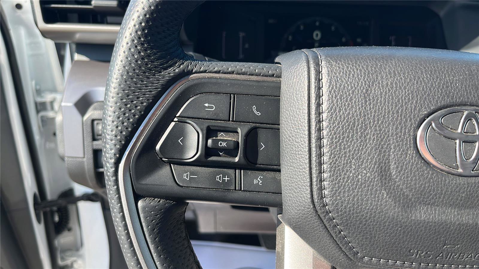 Used 2025 Toyota Tacoma SR5 image 5