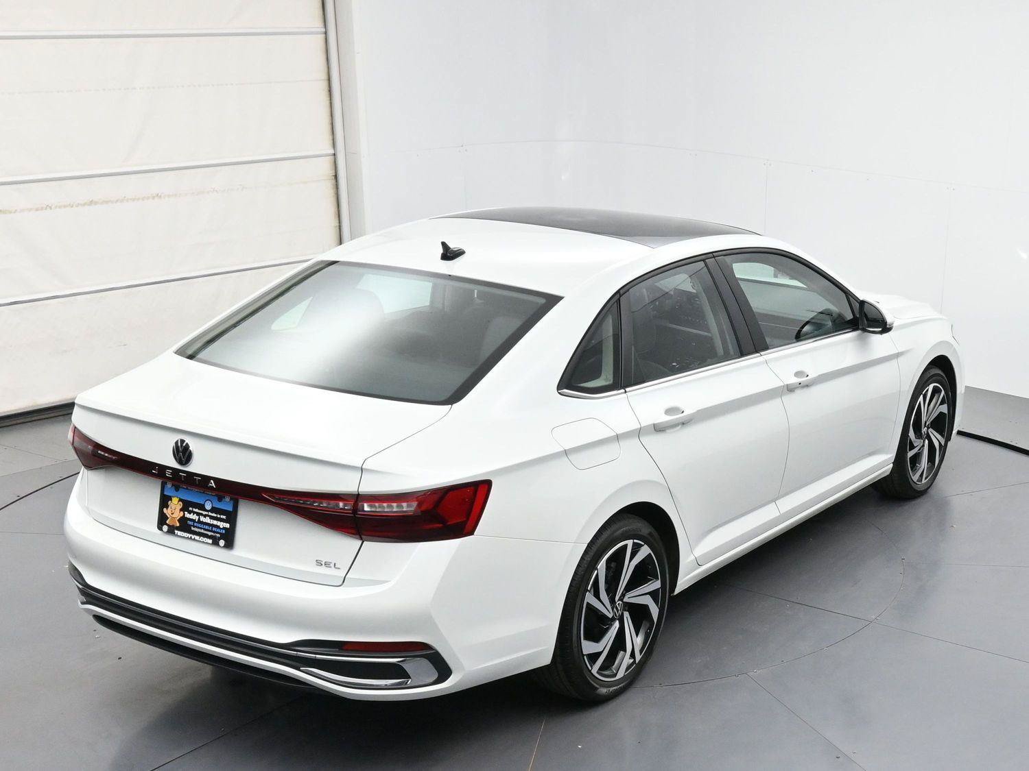 Certified 2026 Volkswagen Jetta SEL FWD image 30