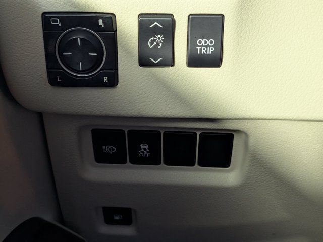 Used 2014 Lexus GX 460 w/ Premium Package AWD/4WD image 25