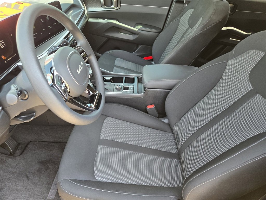 New 2025 Kia Sorento LX image 10
