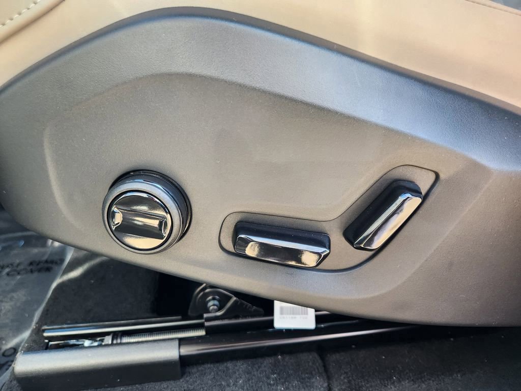 New 2026 Volvo XC60 B5 Core w/ Climate Package image 13